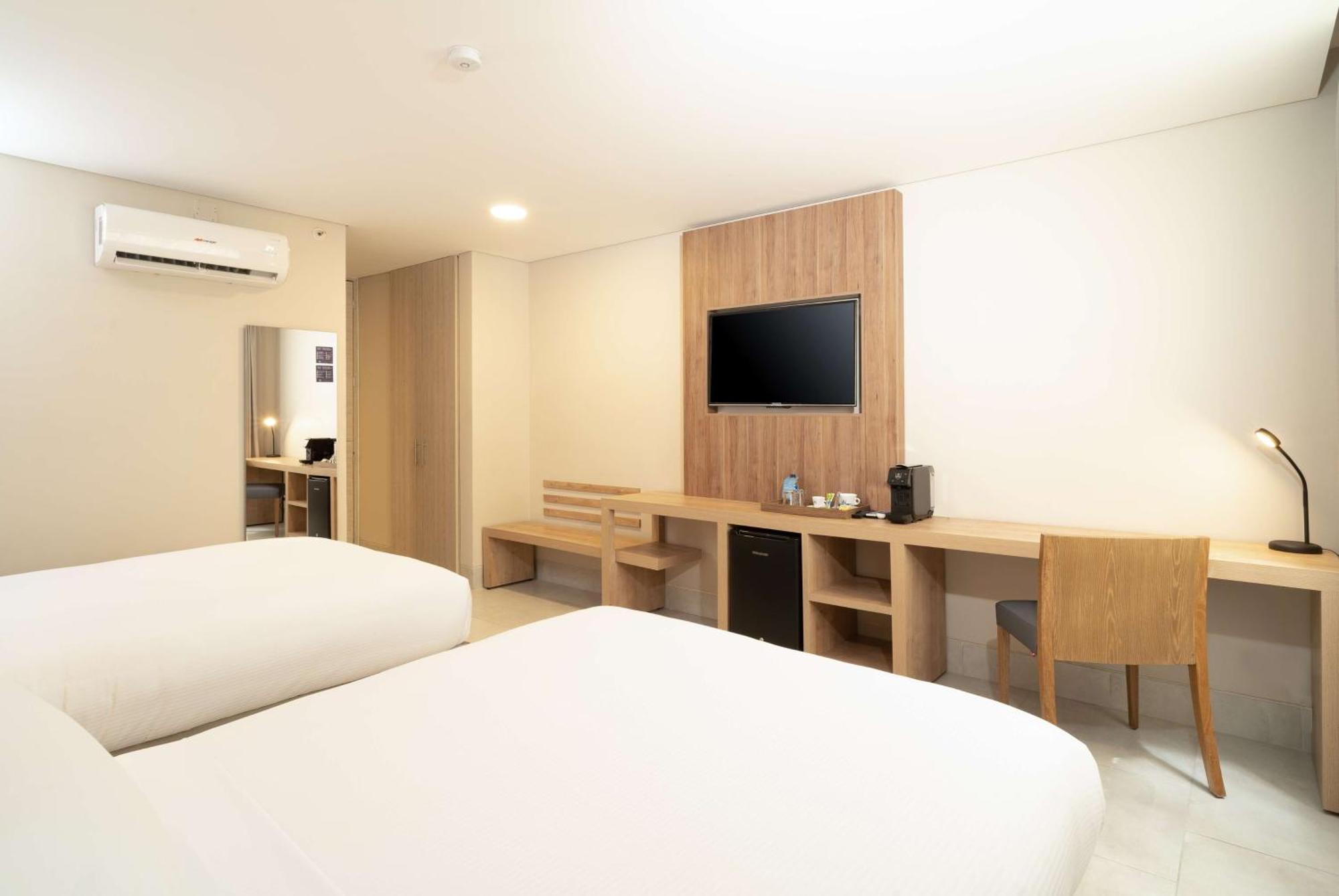 Hilton Garden Inn Cali Ciudad Jardin Exterior photo