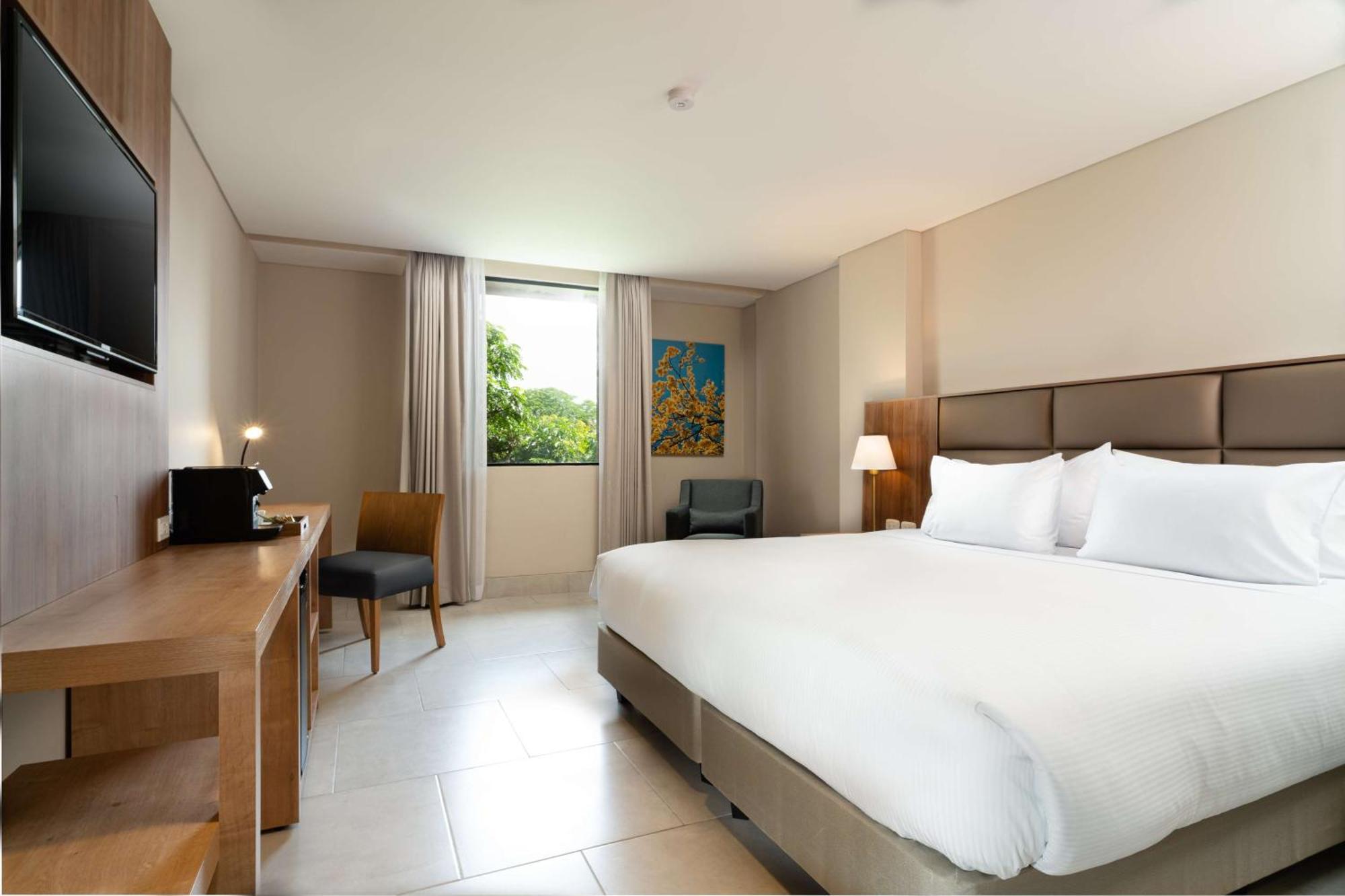 Hilton Garden Inn Cali Ciudad Jardin Exterior photo