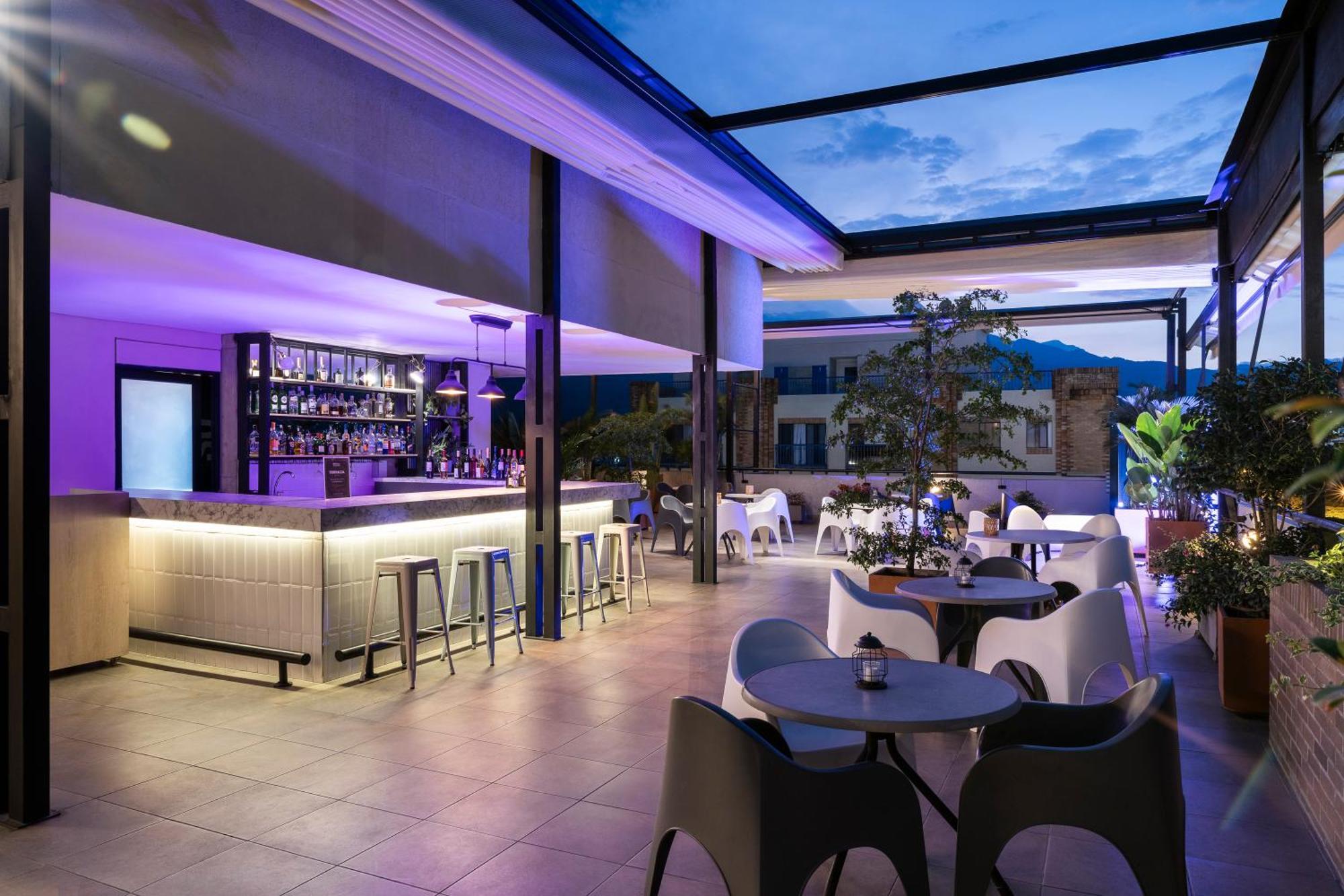Hilton Garden Inn Cali Ciudad Jardin Exterior photo