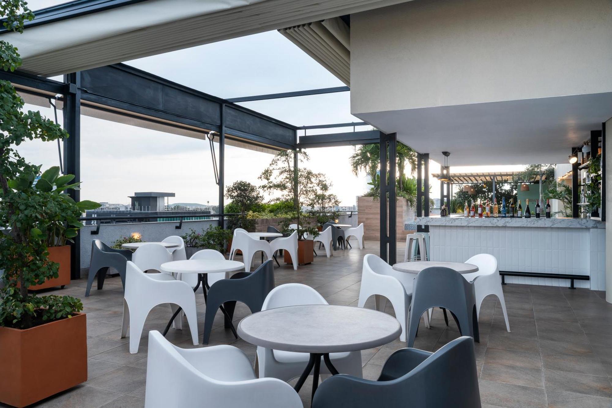 Hilton Garden Inn Cali Ciudad Jardin Exterior photo