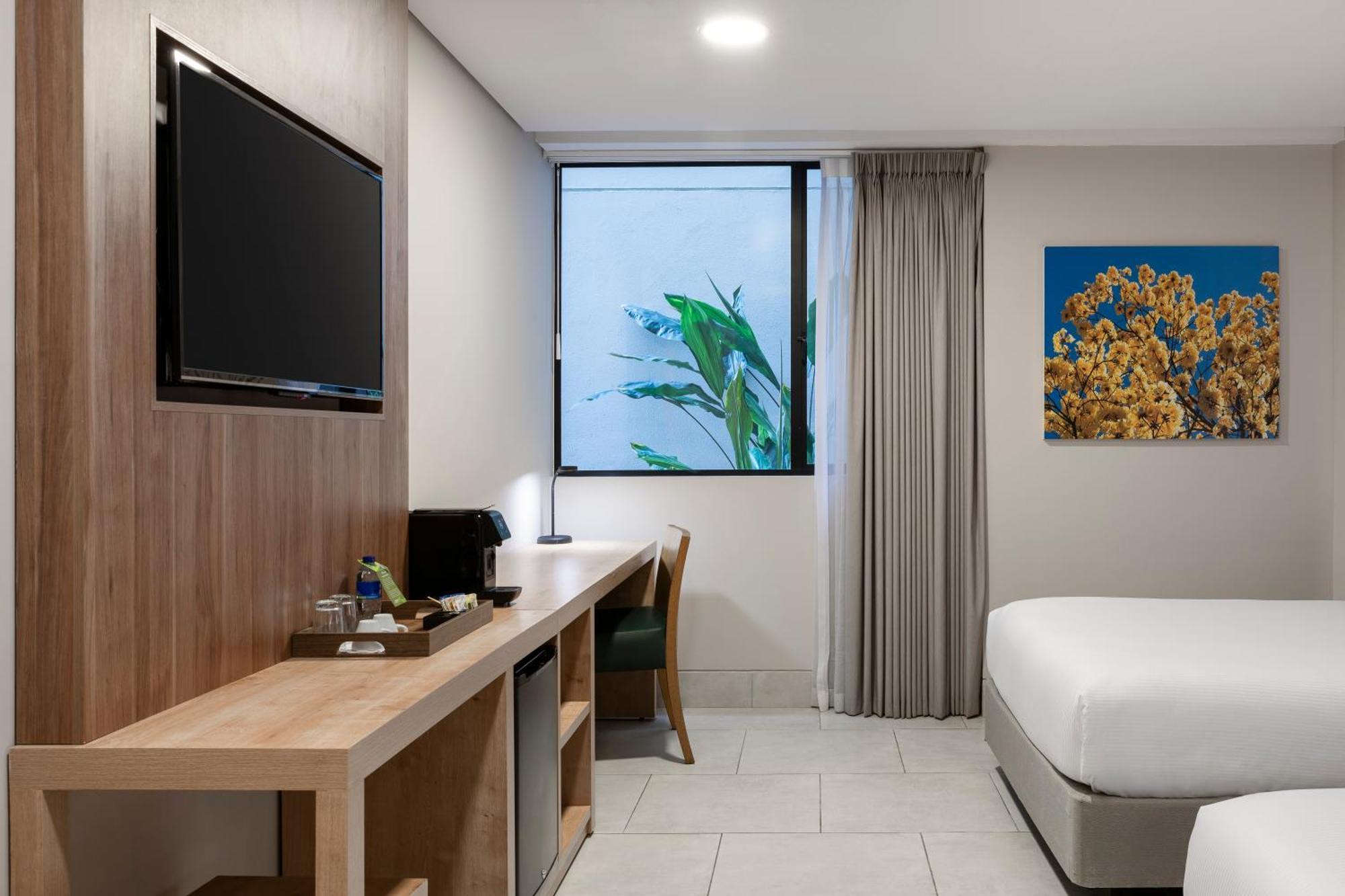 Hilton Garden Inn Cali Ciudad Jardin Exterior photo