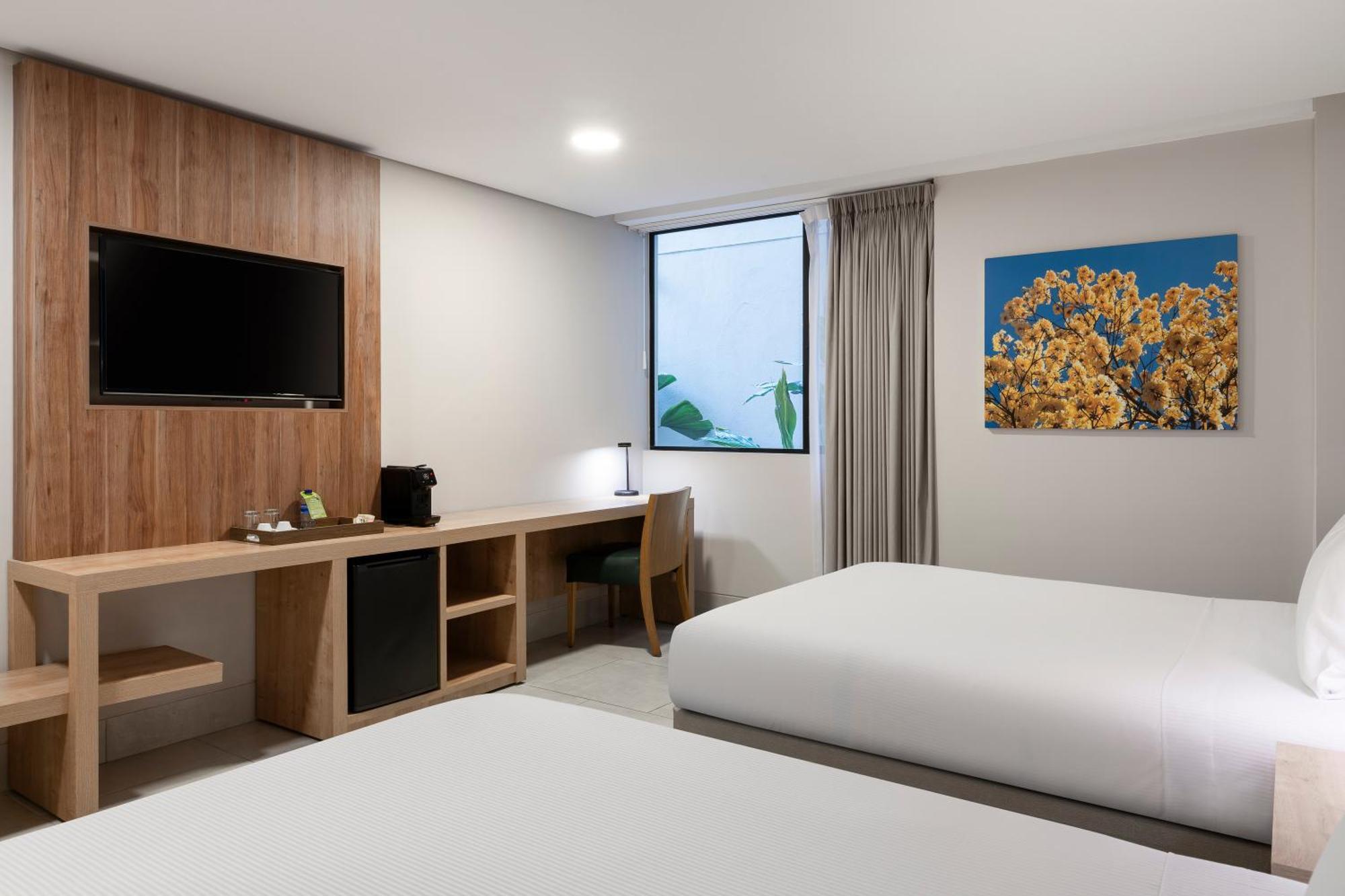 Hilton Garden Inn Cali Ciudad Jardin Exterior photo