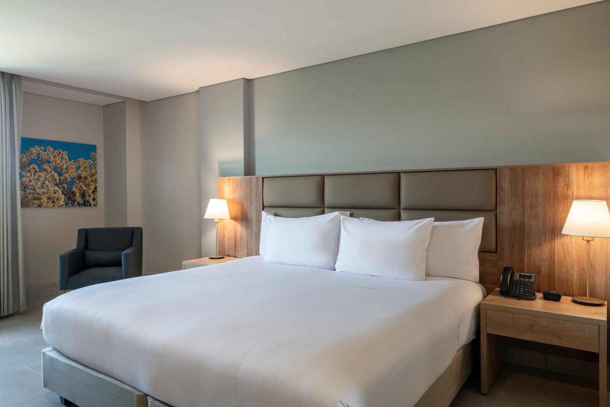 Hilton Garden Inn Cali Ciudad Jardin Exterior photo