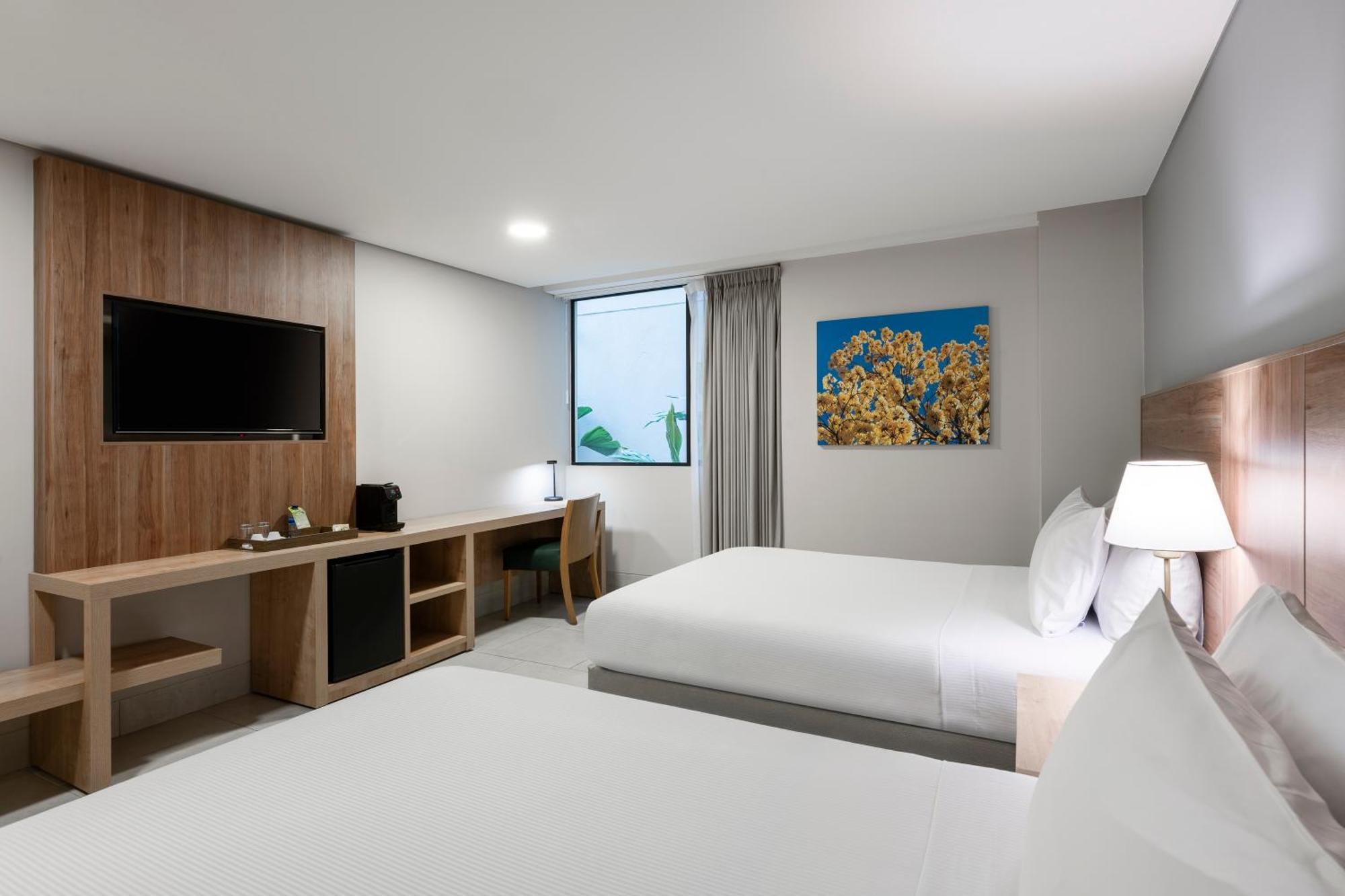 Hilton Garden Inn Cali Ciudad Jardin Exterior photo