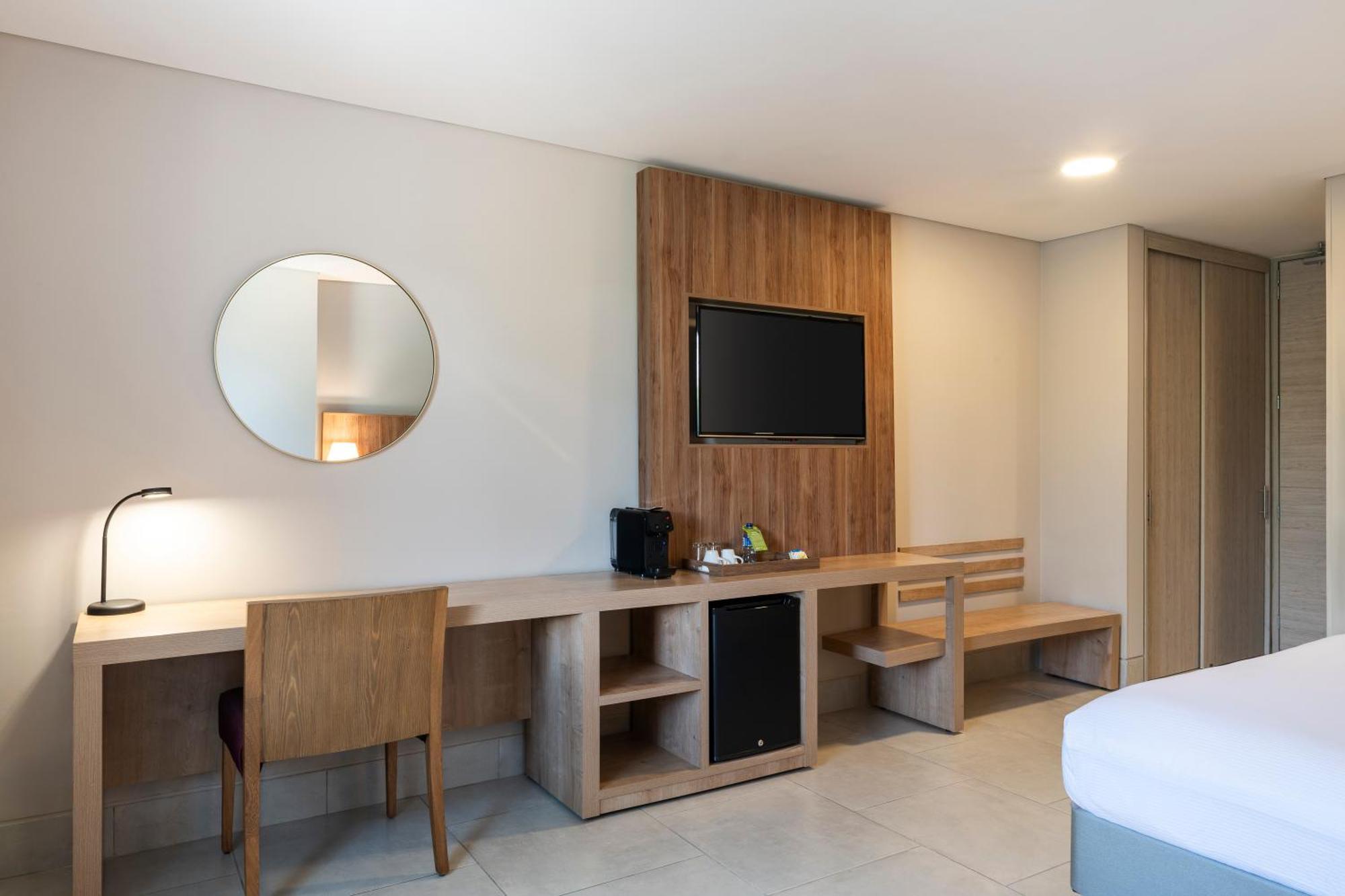 Hilton Garden Inn Cali Ciudad Jardin Exterior photo
