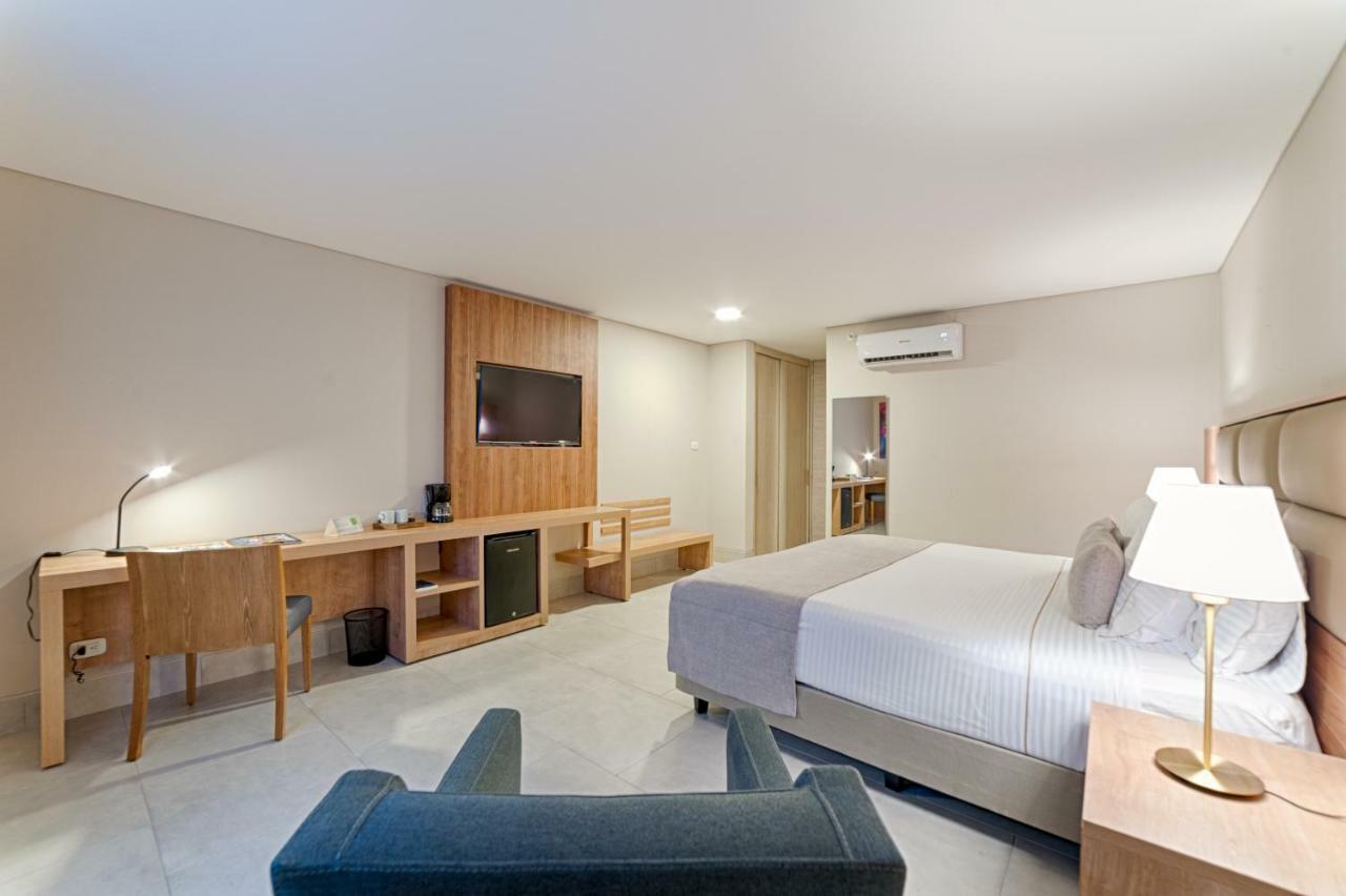 Hilton Garden Inn Cali Ciudad Jardin Exterior photo