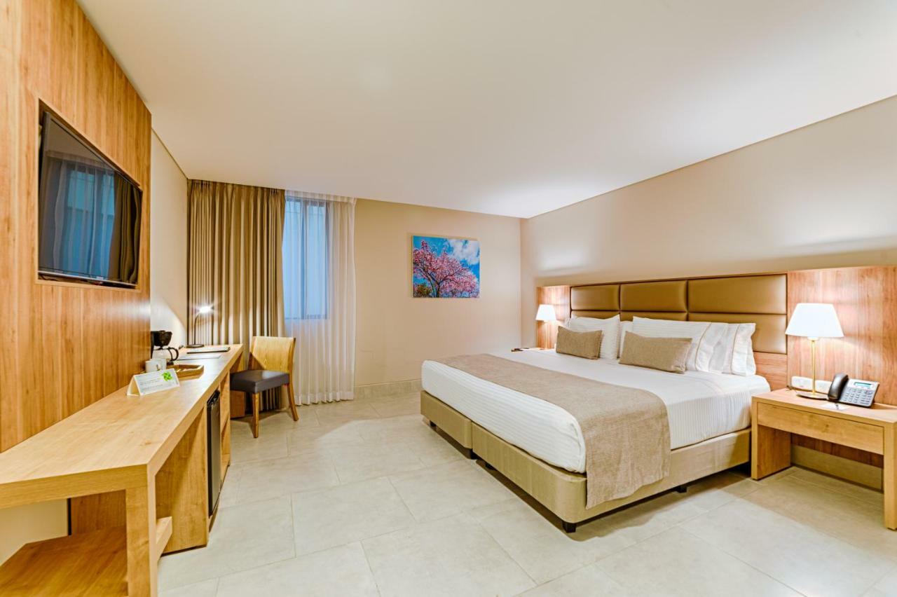 Hilton Garden Inn Cali Ciudad Jardin Exterior photo