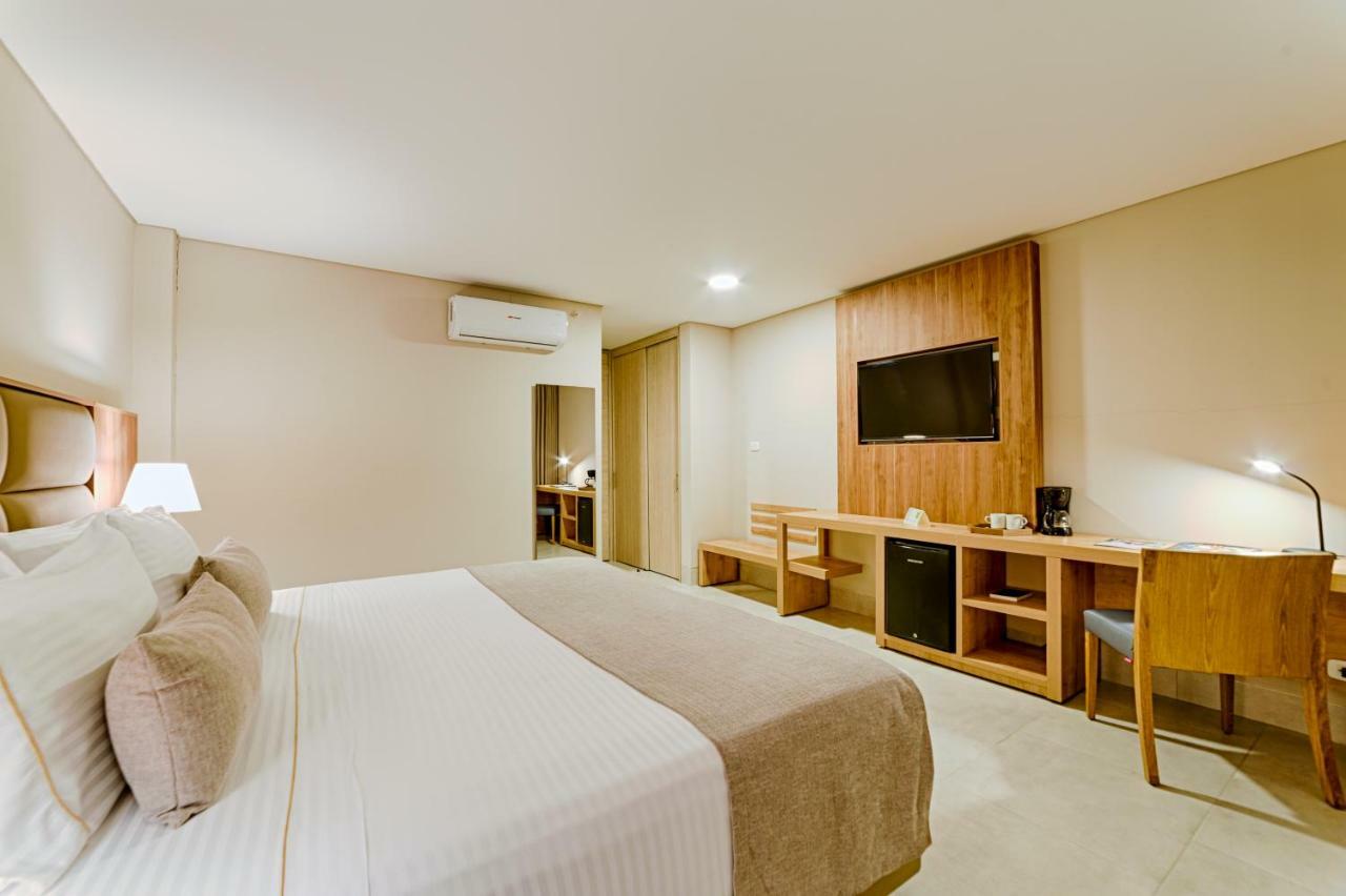 Hilton Garden Inn Cali Ciudad Jardin Exterior photo