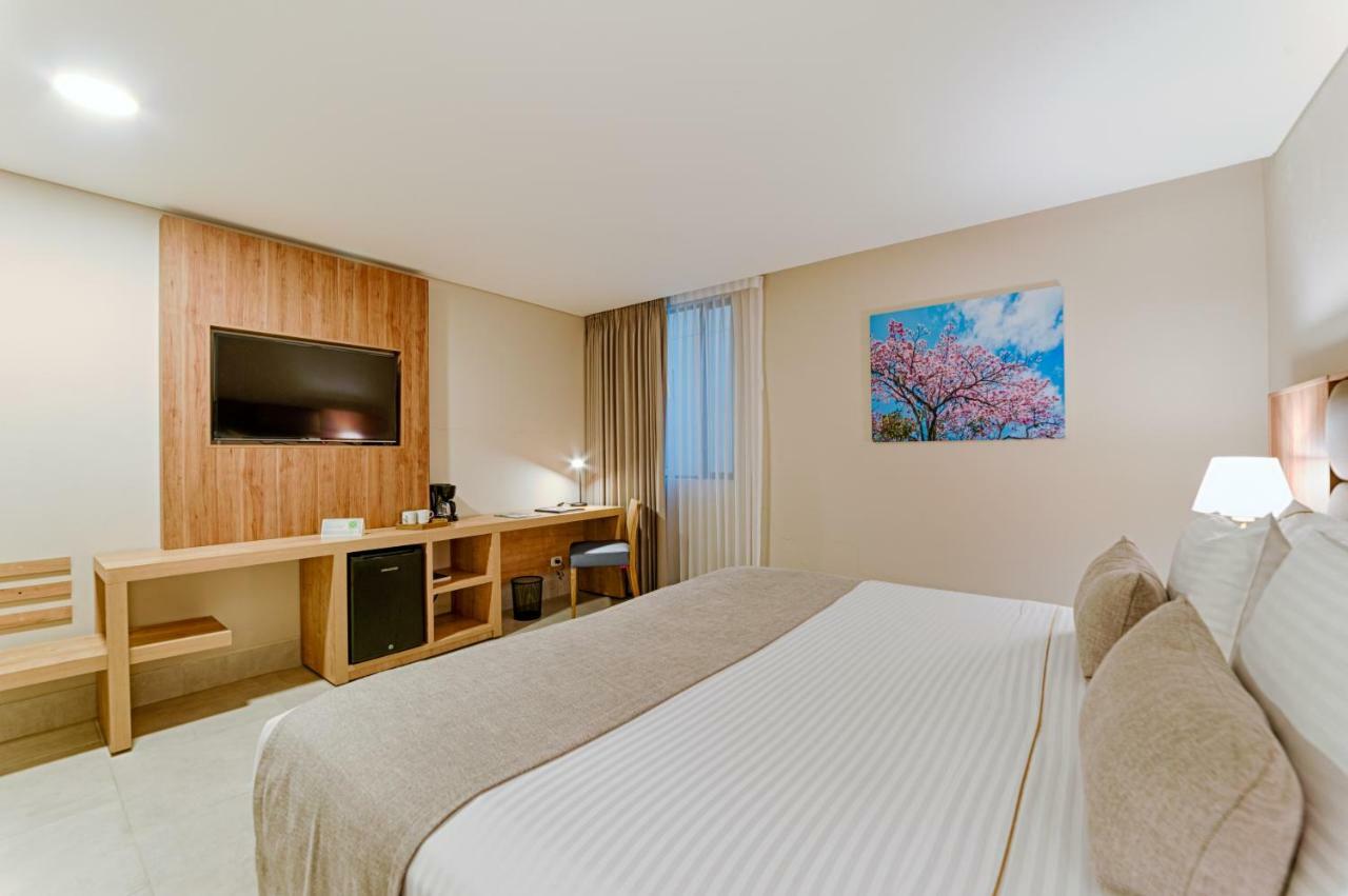 Hilton Garden Inn Cali Ciudad Jardin Exterior photo