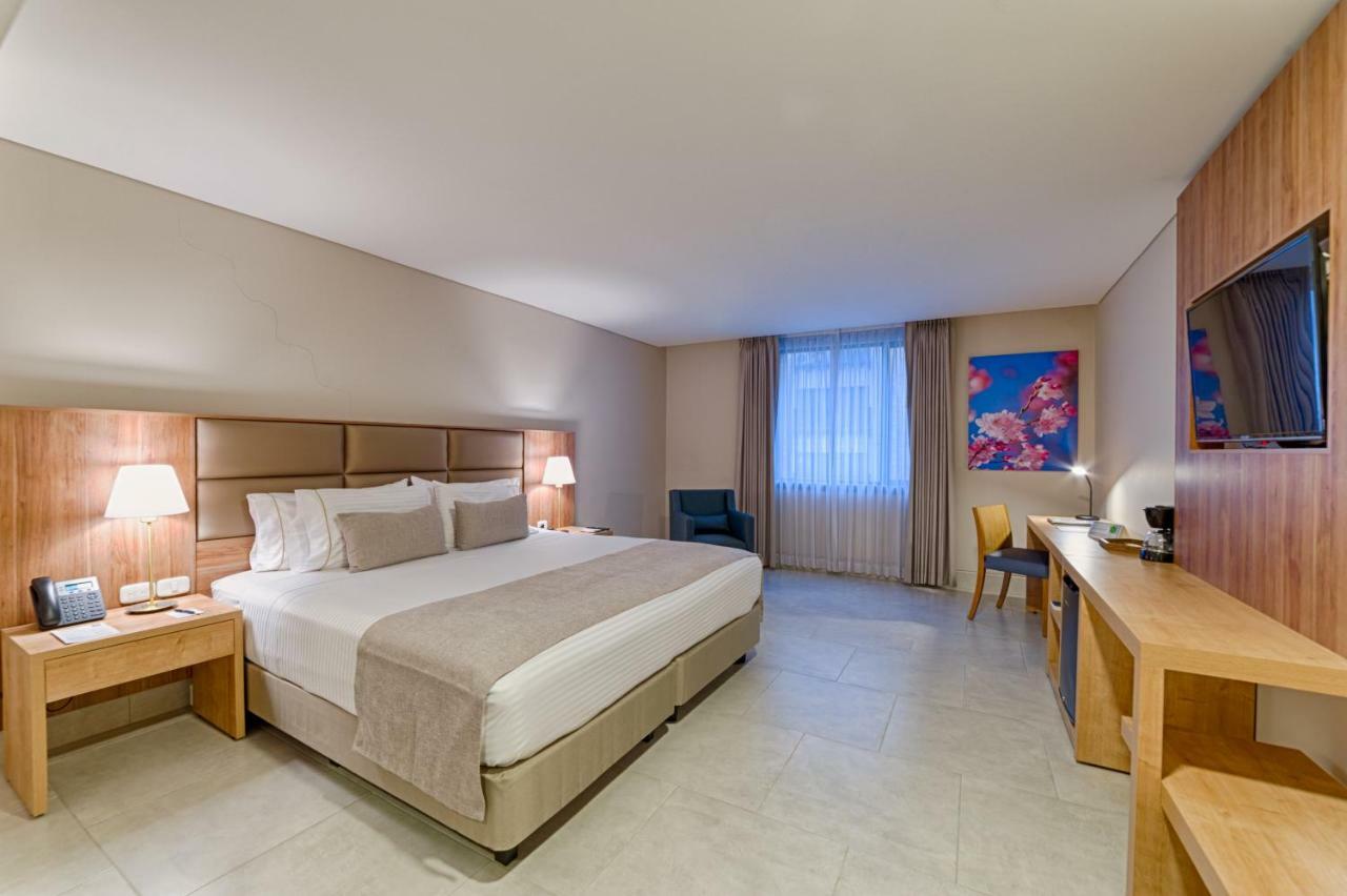 Hilton Garden Inn Cali Ciudad Jardin Exterior photo