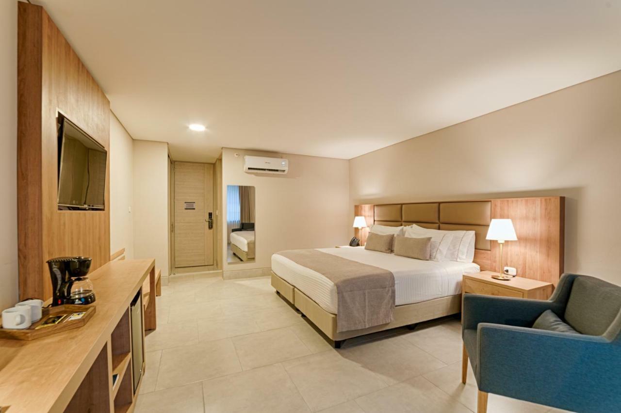 Hilton Garden Inn Cali Ciudad Jardin Exterior photo
